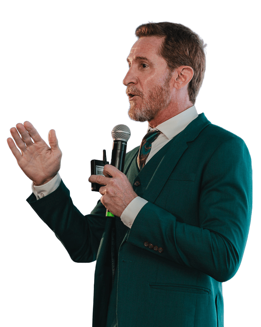 Palestrante do CONNECTI apresentando conteúdo